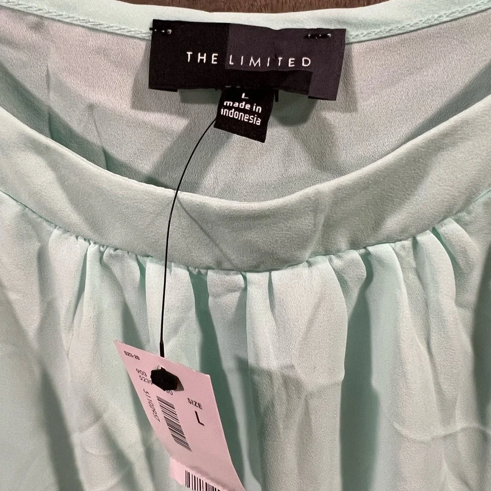 Women’s size large top brand new with tags still attached - Picture 3 of 7